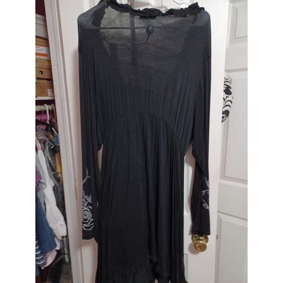 Womens black dress with design - Picture 3 of 5